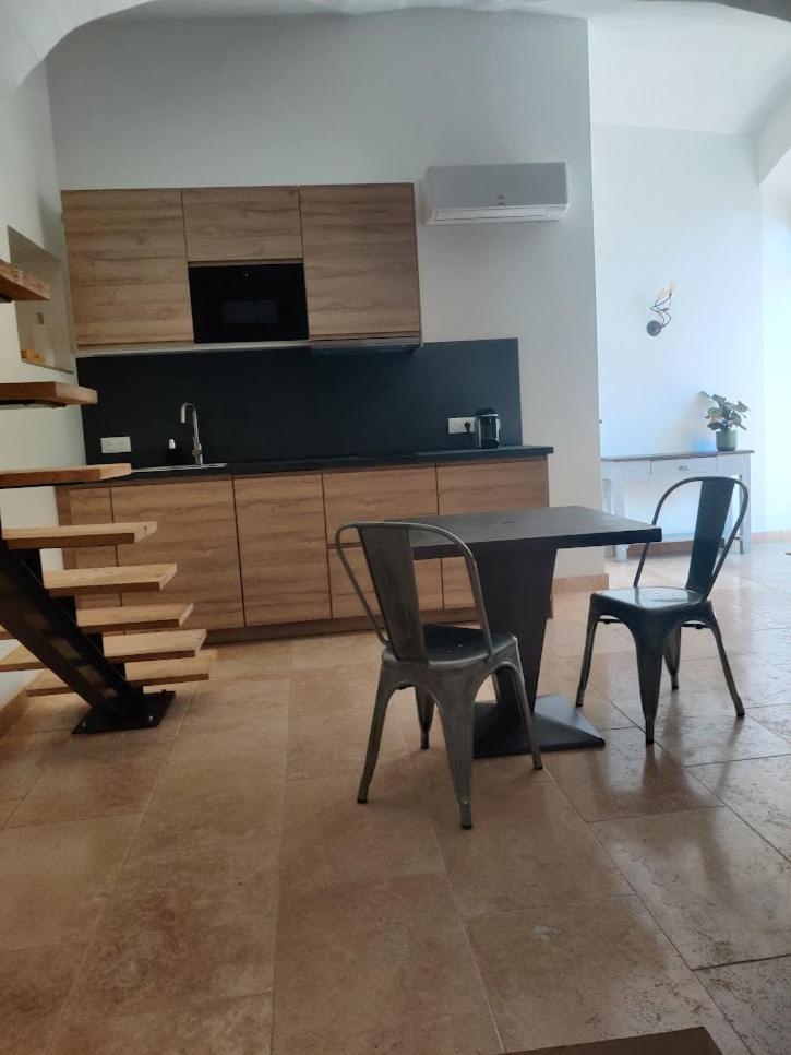 Charme Et Authenticite Dans Une Ferme. Lourmarin Exteriör bild
